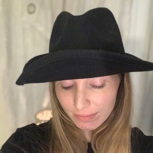 Cute black brim hat